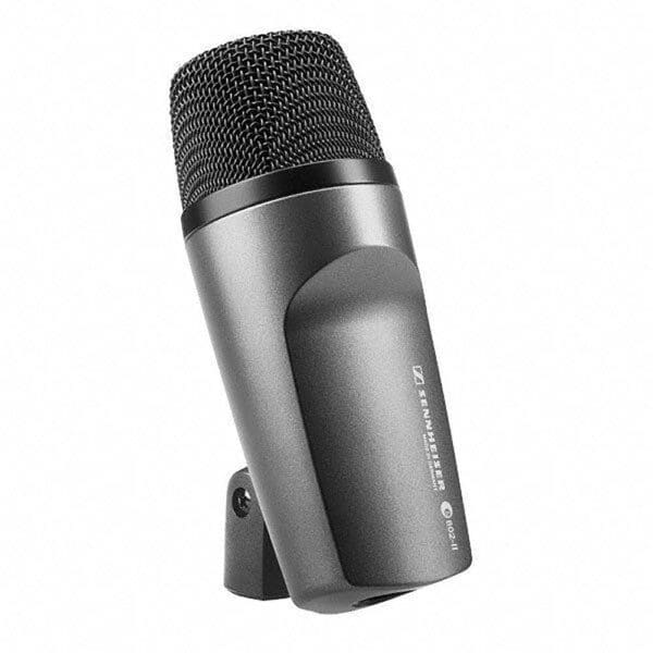 Cardioid dynamic microphone for bass drum with stand