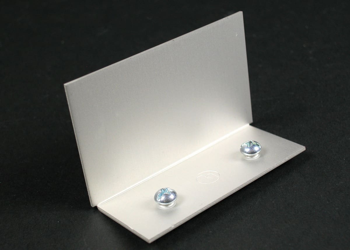 Here's an alt tag for the image: Aluminum L-bracket with screws.