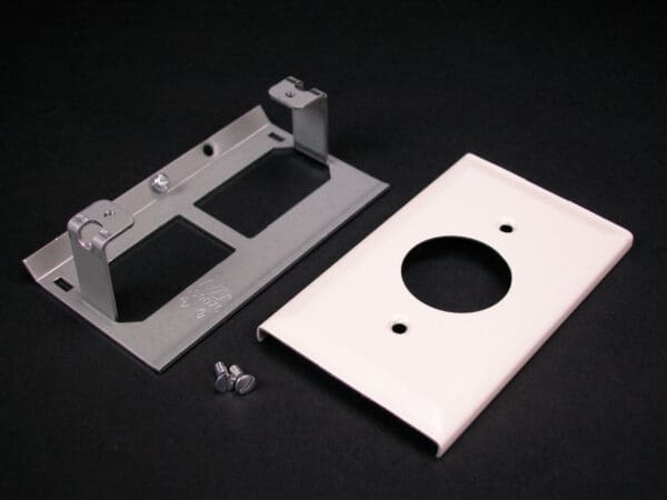 V3027AE 3000 Single Receptacle Cover Fitting in Ivory