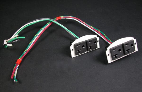 1/2 GANG 20A DUPLEX RECEPTACLE AND