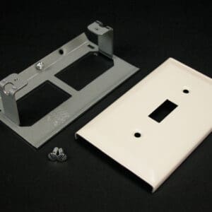 STL SINGLE POLE SWITCH PLATE IVORY